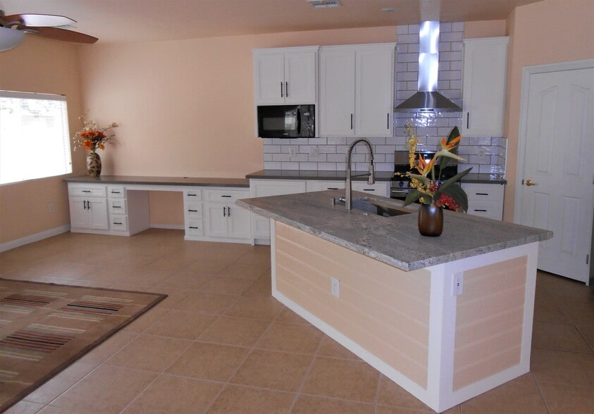 Building Photo - 81 Dow Jones St