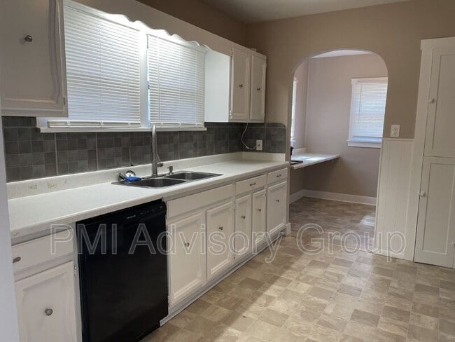 Building Photo - 1261 SW Wayne Ave