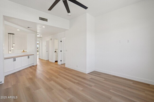 Building Photo - 5953 W Aurora Dr