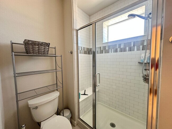 Building Photo - Like New 2 Bed, 2 Bath Single Family Home in 80922!!!!