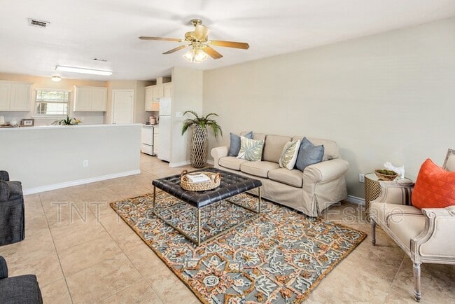 Building Photo - 9803 Risky's Ranch Dr