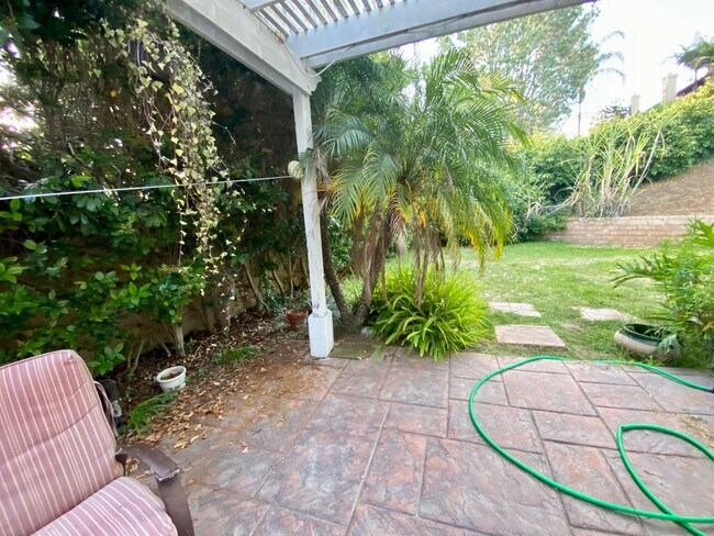 Building Photo - Desirable 5br3 car garage executive home b...