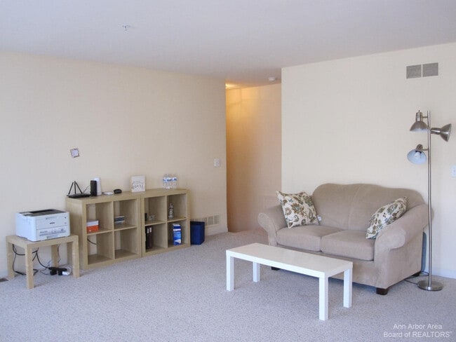 Building Photo - 2806 Barclay Wy
