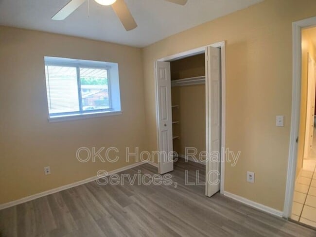 Building Photo - 2808 N Ditmer Rd