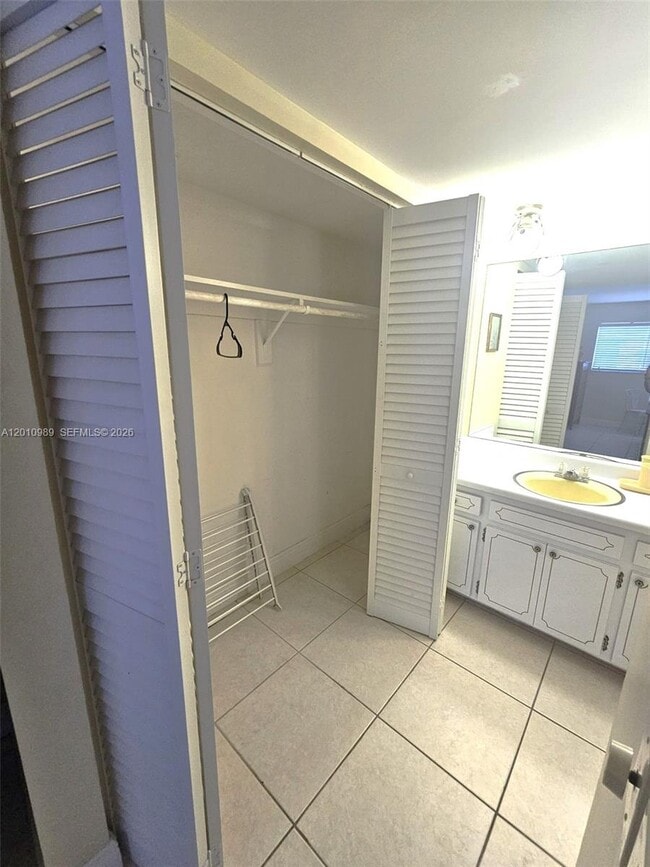 Building Photo - 2097 S Ocean Dr