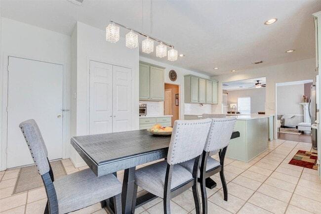 Building Photo - 15415 Longhorn Cavern Dr