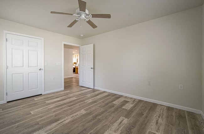 Building Photo - Great two bedroom, one bath near airport. AVAILABLE BEGINNING 6/17/26