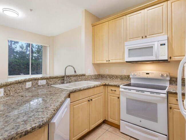 Building Photo - Coventry Townhomes