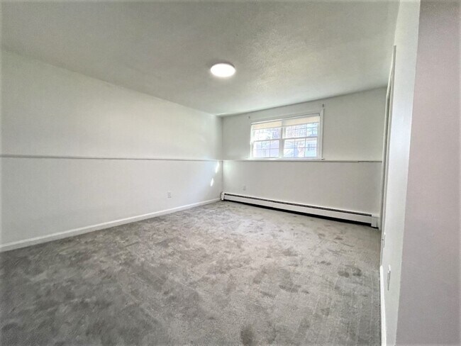 Building Photo - 805 Haverhill St