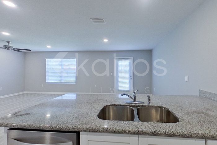 Building Photo - 4660 Malay Cir