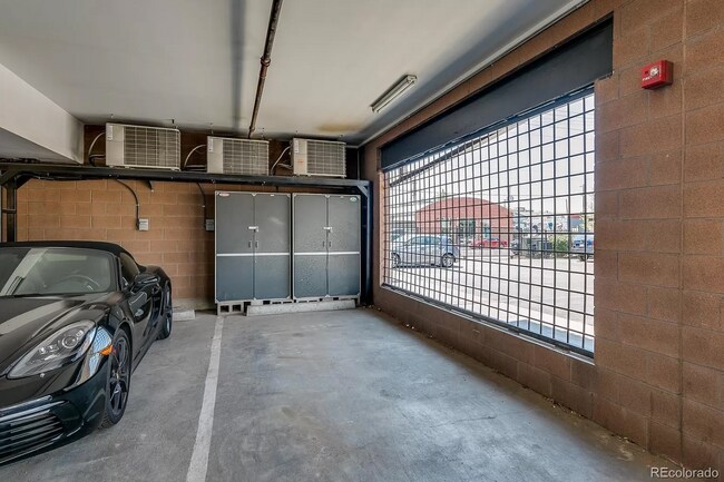 Building Photo - Fully-remodeled RiNo Townhome!