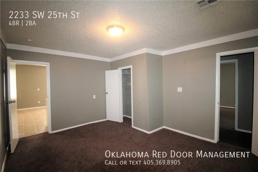 Building Photo - 2233 SW 25th St