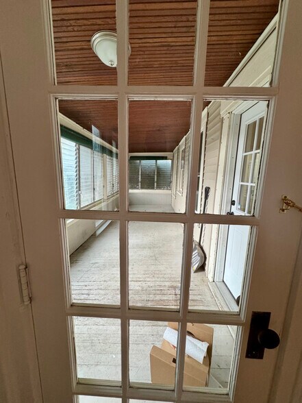 Building Photo - 76 Elm St