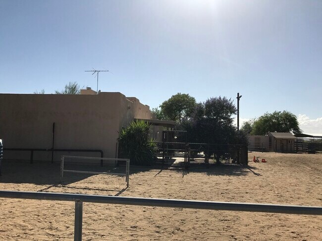 Building Photo - Horse property - 36412 N 10th St Phoenix
