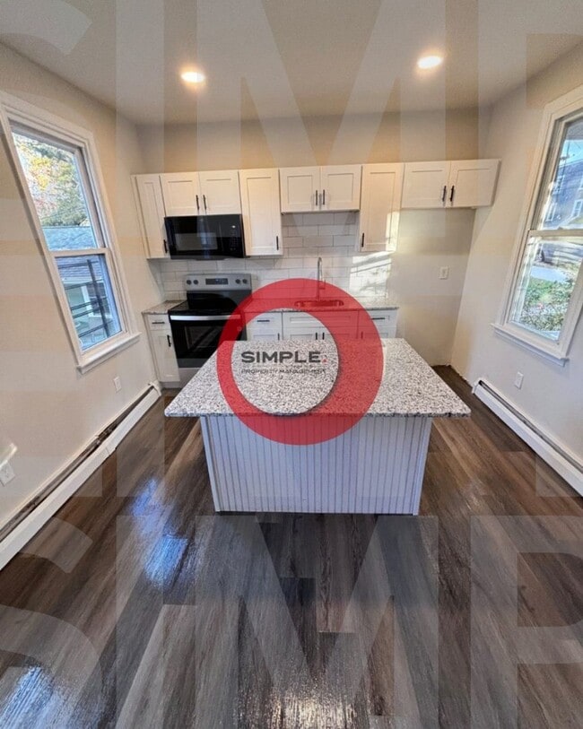 Building Photo - 3 Bedroom House