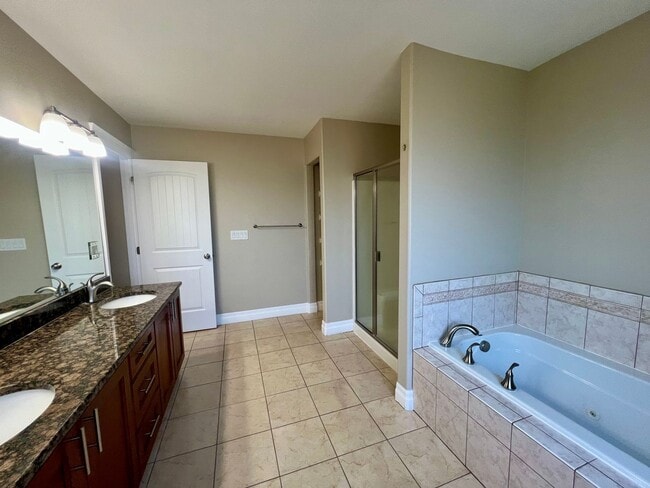 Building Photo - Beautiful 3 Bedroom in Private Community! HALF OFF FIRST MONTHS RENT!