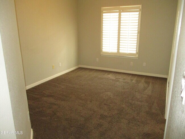 Building Photo - 2030 Paseo Del Prado Dr