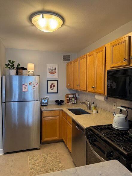 Building Photo - 444 W Fullerton Pkwy