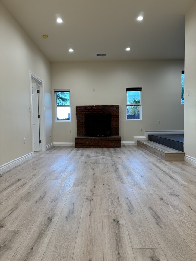 Building Photo - 9857 Foothill Blvd