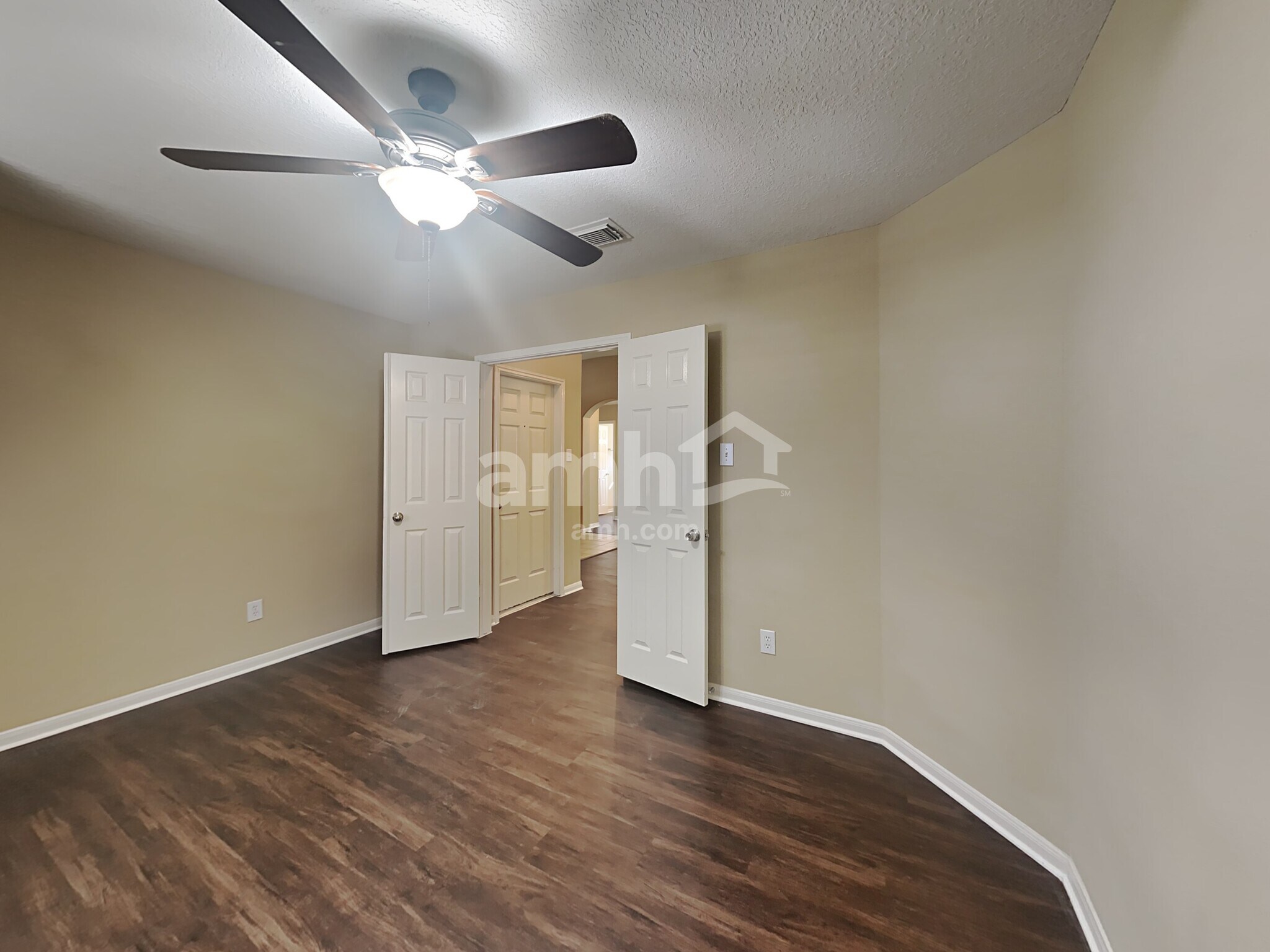 Building Photo - 1034 Riverwood Dr
