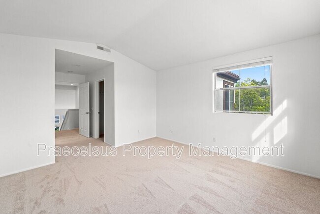 Building Photo - 1375 Callejon Palacios