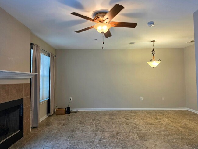 Building Photo - Gulf Shores town home with garage