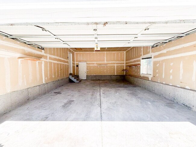 Building Photo - Spacious 5-Bedroom Home in Stansbury Park ...