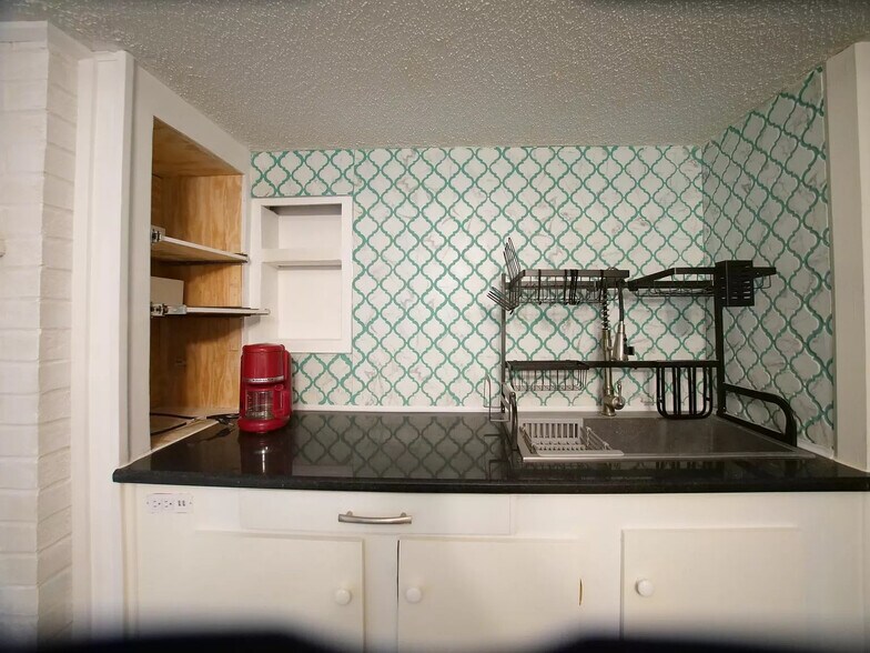 Building Photo - Room in Duplex on Dixon Dr