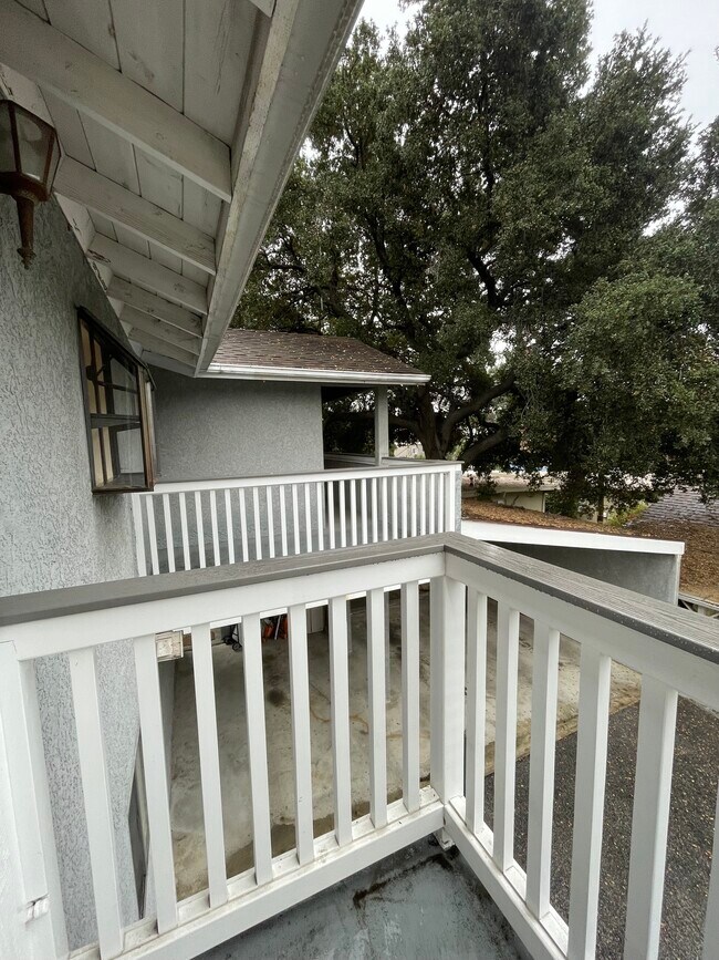 Two balconies, including a wrap around balcony off main bedroom - 2536 Hermosa Ave