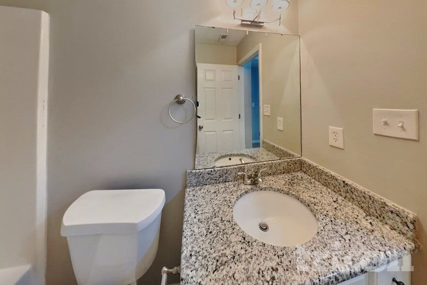 Building Photo - 3328 Neptune Dr