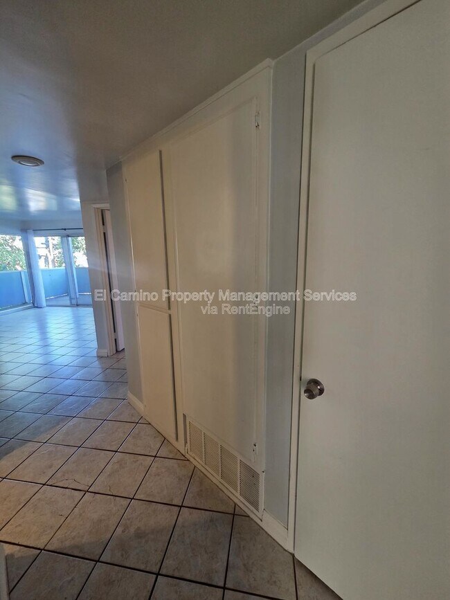 Building Photo - 628 Daisy Ave