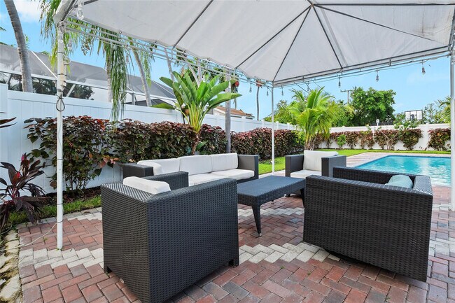 Building Photo - 21100 Highland Lakes Blvd