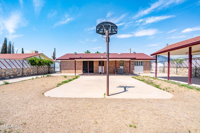 Building Photo - 11516 Meadowbrook Dr