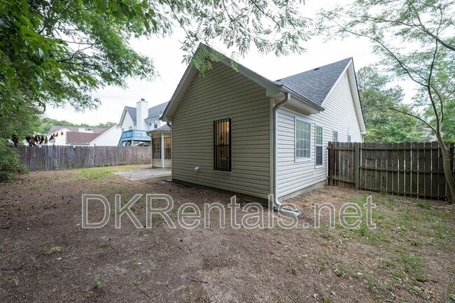 Building Photo - 5689 Isleworth Way