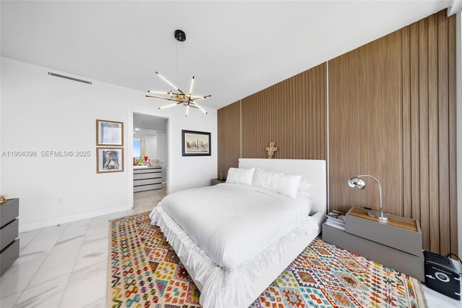 Building Photo - 700 NE 26th Terrace