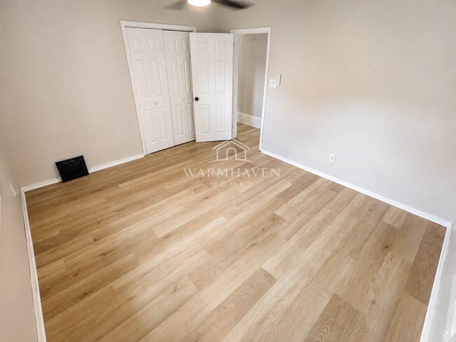 Building Photo - 402 Hall Ave
