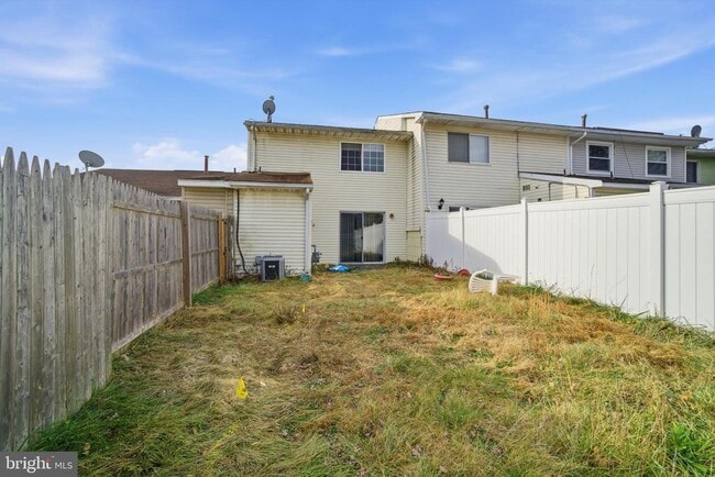 Building Photo - 33 Milstone Ct