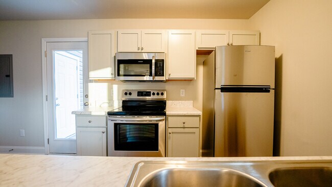 Building Photo - 203 Cromer Rd