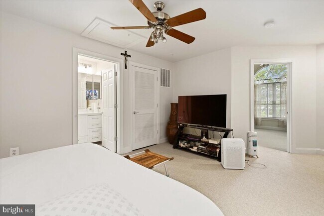 Building Photo - 1309 McLean Crest Ct