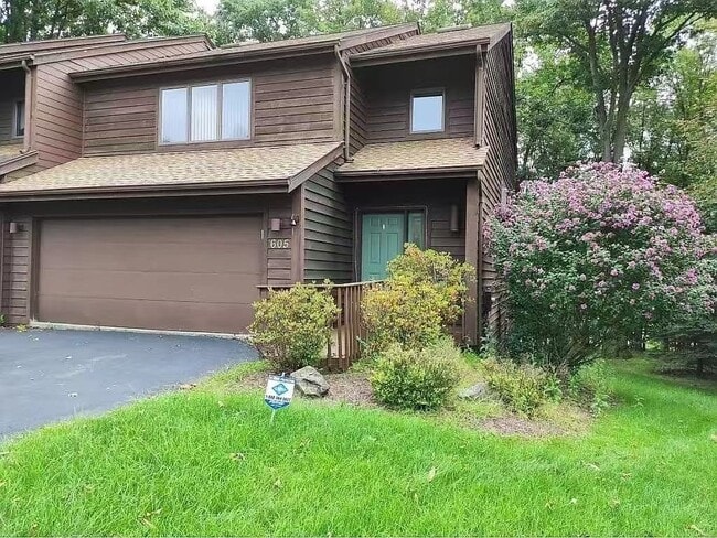 Primary Photo - 605 Clubhouse Rd