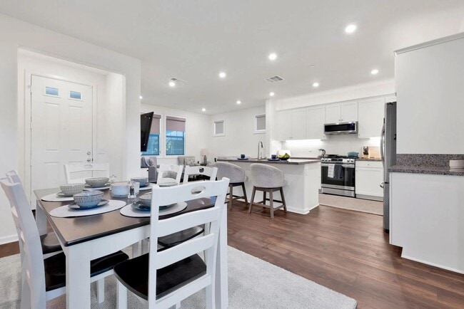 Building Photo - Eco-Friendly 3BR Home in Palmdale