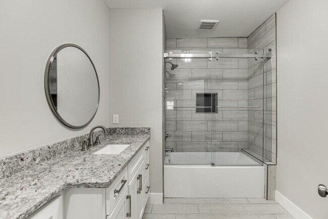 Building Photo - 4615 S Lee St