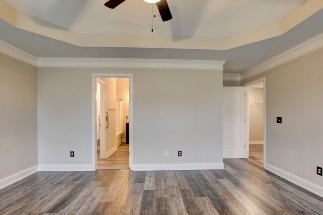 Building Photo - Sharp 3bed 2 ba.  upgrades throughout.