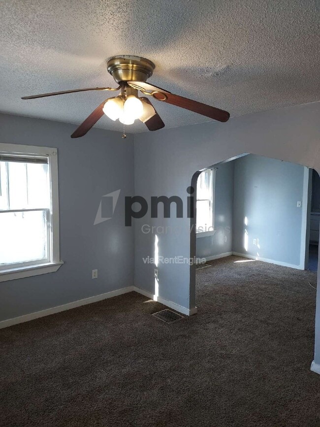 Building Photo - 1312 E Olive St