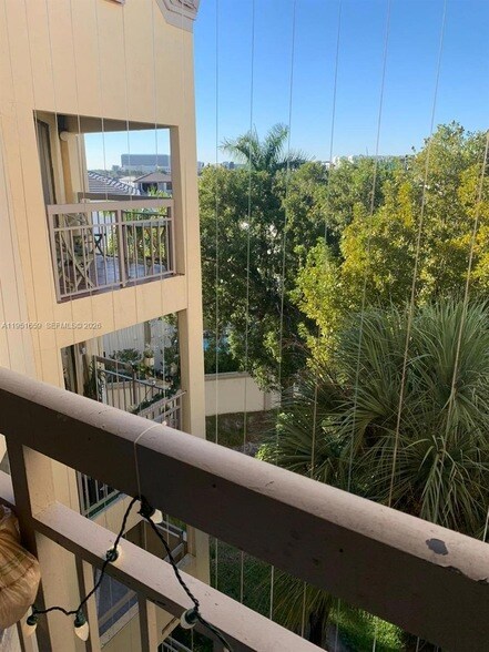 Building Photo - 8290 Lake Dr