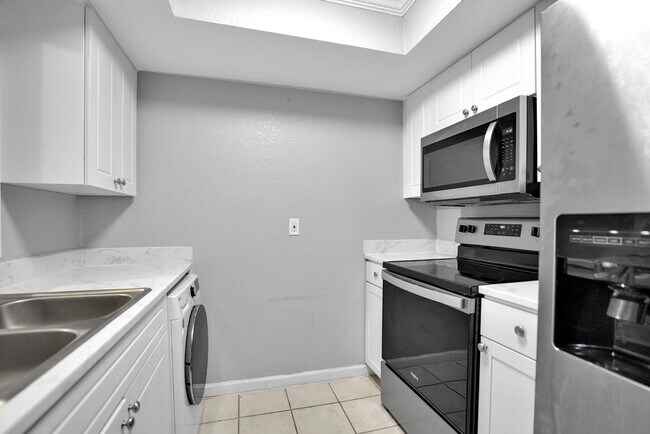 Building Photo - 3919 Bell Tower Dr