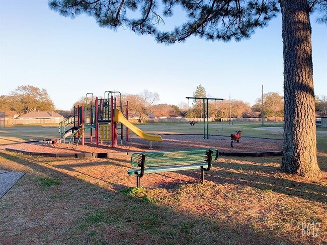 Building Photo - 15215 Possumwood Dr