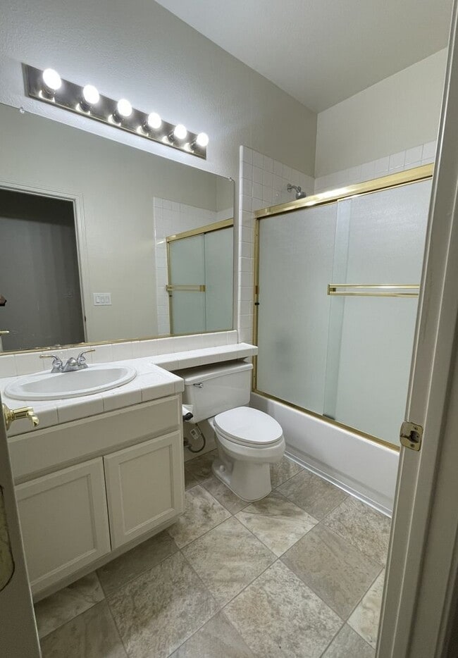 Building Photo - Spacious and Airy Rocklin Home! New Flooring!