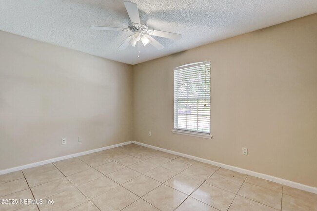 Building Photo - 9703 Cedar Ridge Dr W