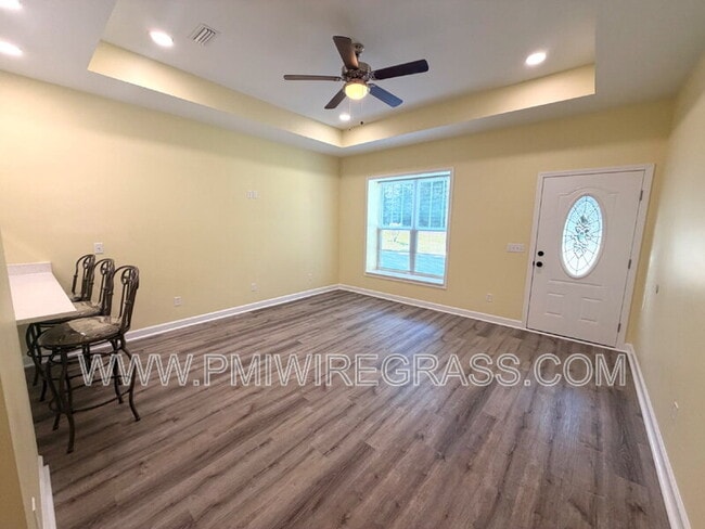 Building Photo - 326 Golf View Dr